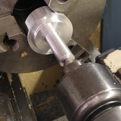 Albero per lanterna girevole ricavato da fusione di alluminio riciclato - 1